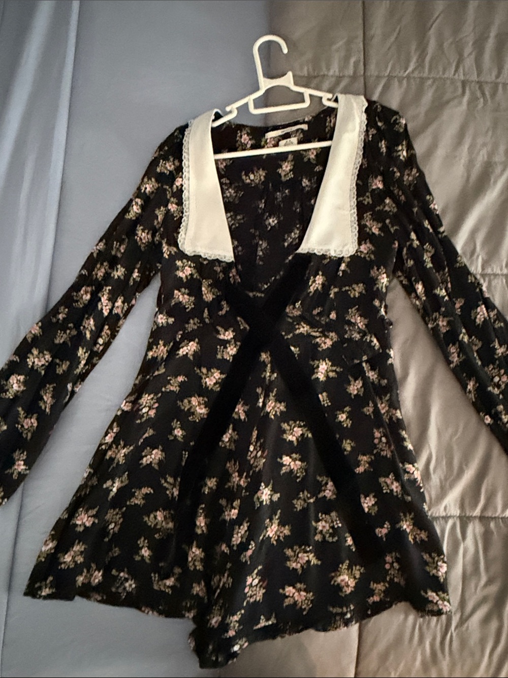 Kimchi Blue Black Floral Long-Sleeve Romper with White Collar
